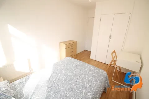 2-bed-flat-for-sale-on-chilton-grove-se8-4911729679341