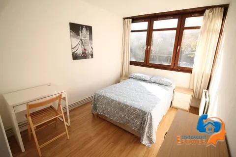 2-bed-flat-for-sale-on-chilton-grove-se8-6701729679340