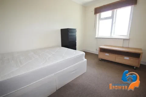 2-bed-flat-for-sale-on-raymouth-road-se16-3691729683937