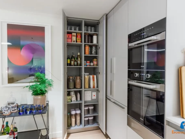 2-bed-flat-on-moxton-street-with-stunning-five-storey-atrium-1091724909799