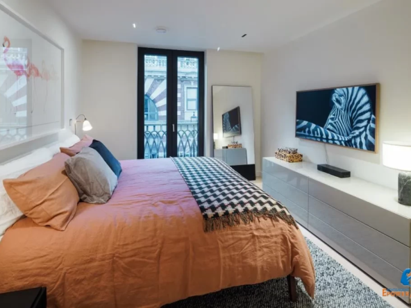 2-bed-flat-on-moxton-street-with-stunning-five-storey-atrium-851724909801