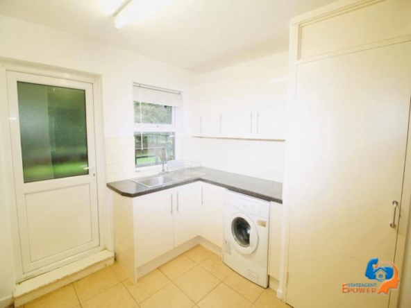 one-bedroom-apartment-with-a-balcony-and-a-view-of-the-park-2611743505868