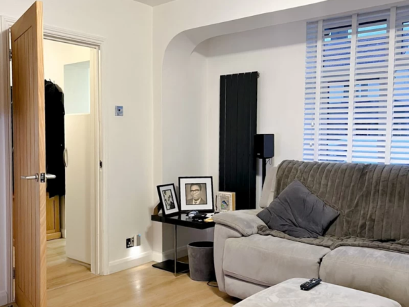 shadwell-drive-northolt-ub5-6db-residential-semi-detached-house-1151705572942