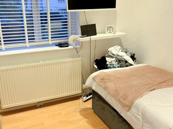 shadwell-drive-northolt-ub5-6db-residential-semi-detached-house-671705572935